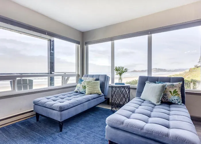 Ocean Front Condo, View Of Lighthouse, Walk To Everything, Nye Beach!