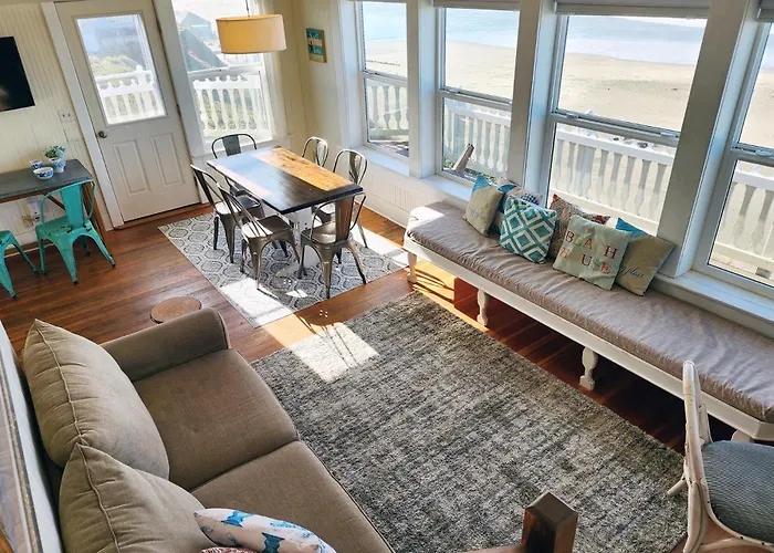 Ocean Front Nye Beach House! Hot Tub! Dog Friendly!