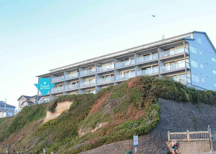 Ocean Front Condo, View Of Lighthouse, Walk To Everything, Nye Beach!