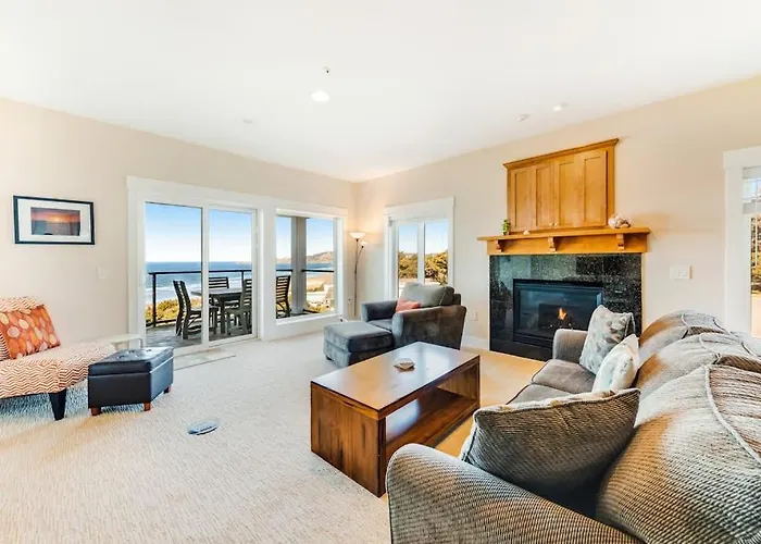 Oceanfront Top Floor Condo With Stunning Views Gas Fireplace And Grill